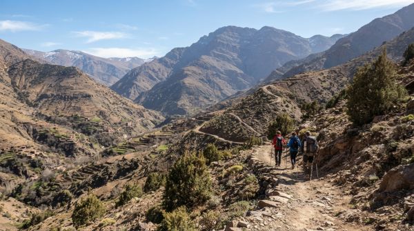 Quels sont les meilleurs conseils pour une randonnée dans les montagnes de l'Atlas, Maroc, en été ?